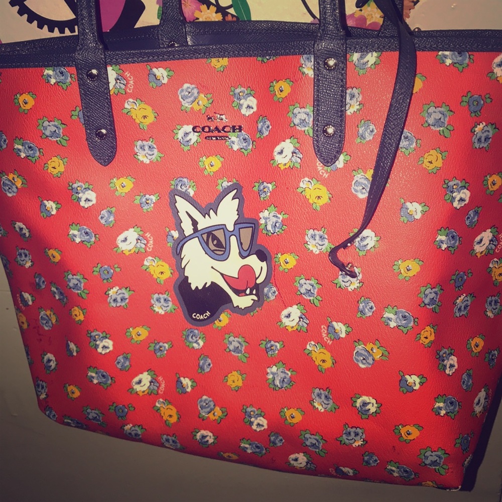 REVERSIBLE COACH  TOTE ❤️